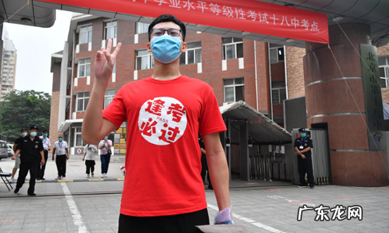 祝福自己的学生高考,怎么给高考的学生写祝福语少字