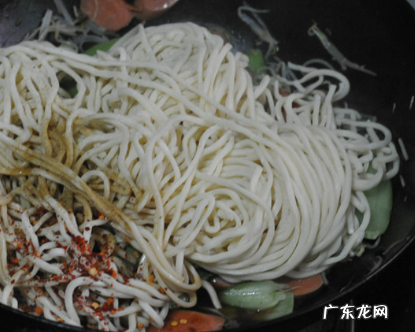 超市买的炒面怎么炒,炒面怎么炒不粘锅