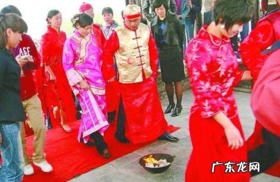 结婚跨火盆什么意思,结婚跨火盆什么意思