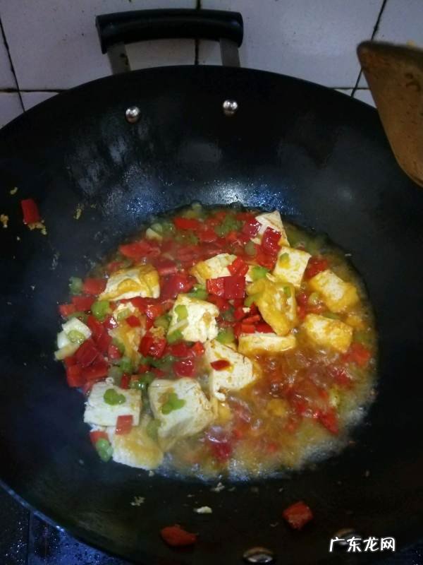 豆腐炒辣椒怎么做,辣椒炒豆腐的做法怎样做