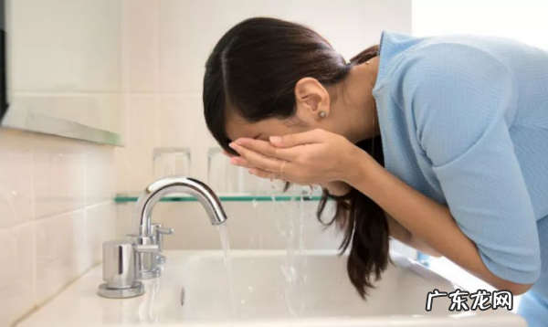 滴露洗手液能洗脸,洗手液可以洗脸用