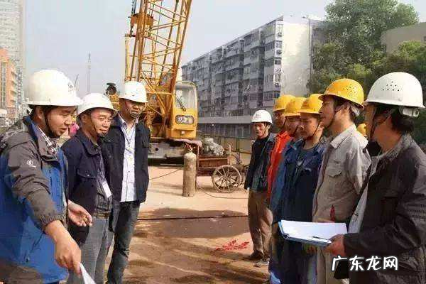 建筑帽子颜色代表什么意思,建筑工地安全帽颜色分别代表什么意思