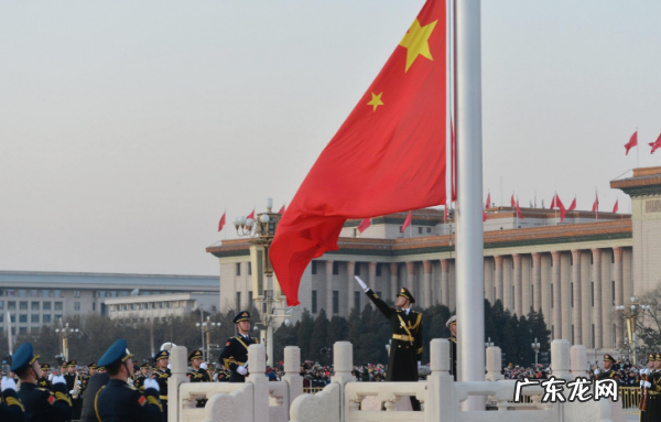 天安门升旗几点,天安城门广场升国旗时间是几点
