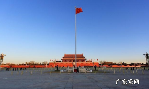 天安门升旗几点,天安城门广场升国旗时间是几点