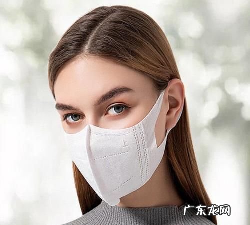 全白色口罩怎么戴,白色一次性口罩正确佩戴方法图解