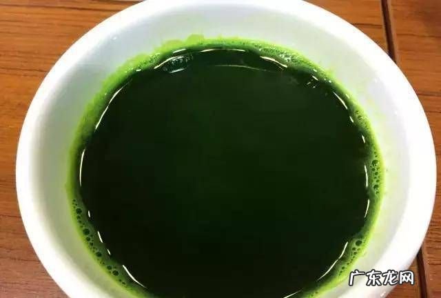 菠菜汁染色衣服怎么染,焯菠菜水能染黑衣服