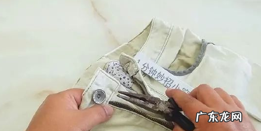 牛仔裤拉链掉一边怎么装上,裤子拉链掉了一边怎么装回去