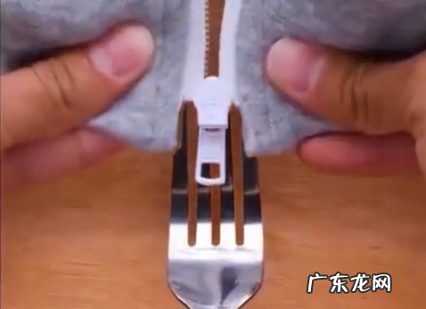 牛仔裤拉链掉一边怎么装上,裤子拉链掉了一边怎么装回去