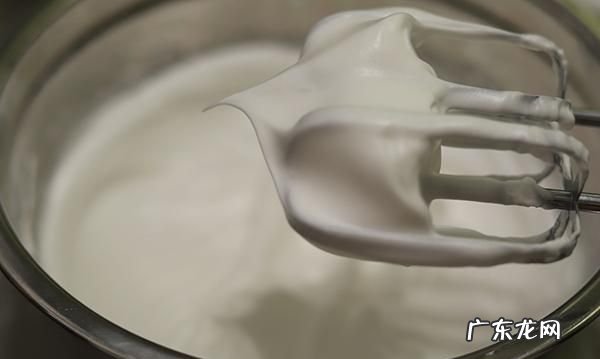 只用纯牛奶可以打发成奶油,纯牛奶可以打发成奶油