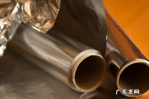 铝箔纸放烤箱用哪一面,铝箔纸放烤箱用哪一面接触食物