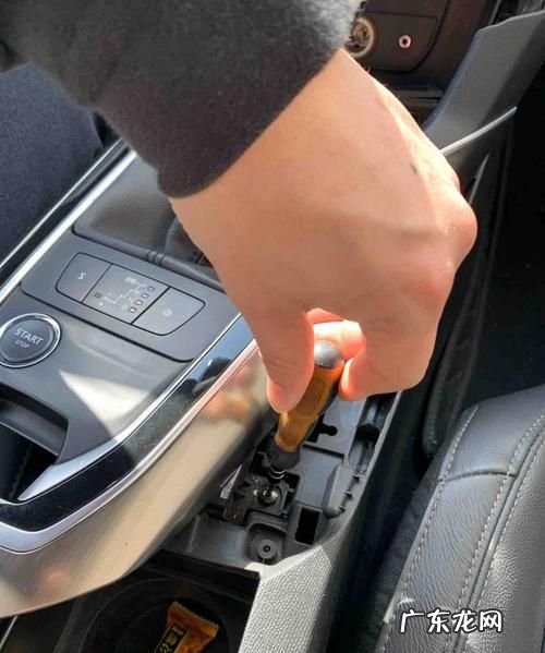 标致408电子手刹怎么用,电子手刹怎么正确使用