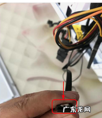 固态硬盘装在主板哪里,固态硬盘在主板哪个位置