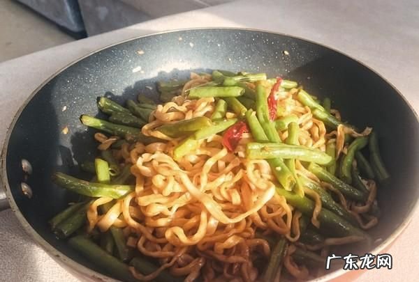 焖面条怎么才好吃,豆角焖面的家常做法