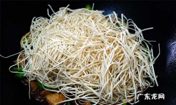 焖面条怎么才好吃,豆角焖面的家常做法