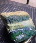 会卡翡翠原石特点,会卡翡翠原石的特点