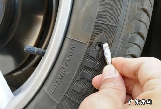 轮胎侧面划伤没露线要换,轮胎侧面刮破了但是没有漏气怎么办