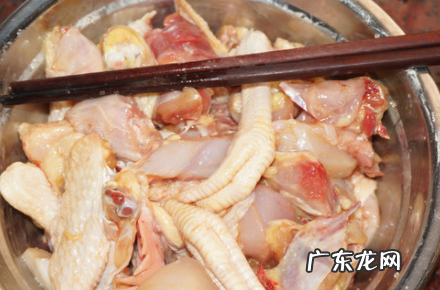 味极鲜可以炒菜,炒菜味极鲜酱油是早放锅好还是晚放好