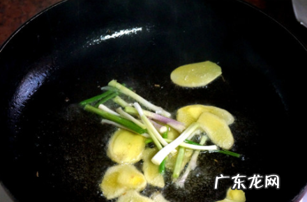 味极鲜可以炒菜,炒菜味极鲜酱油是早放锅好还是晚放好