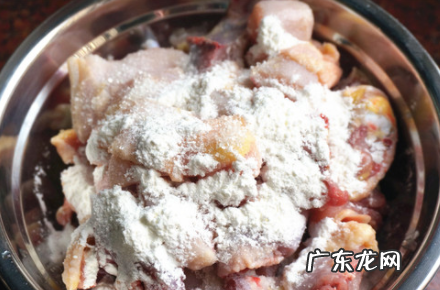 味极鲜可以炒菜,炒菜味极鲜酱油是早放锅好还是晚放好