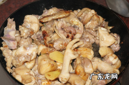 味极鲜可以炒菜,炒菜味极鲜酱油是早放锅好还是晚放好