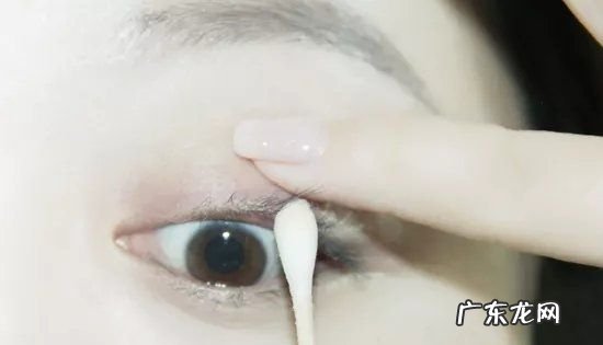 珠光眼影如何卸干净,珠光眼影怎么涂才好看