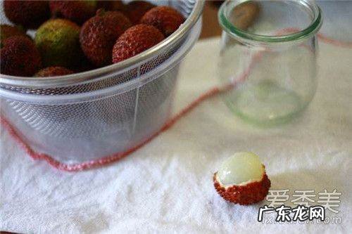 荔枝酒多久能喝,荔枝泡酒多久可以喝喝荔枝酒有什么需要注意的