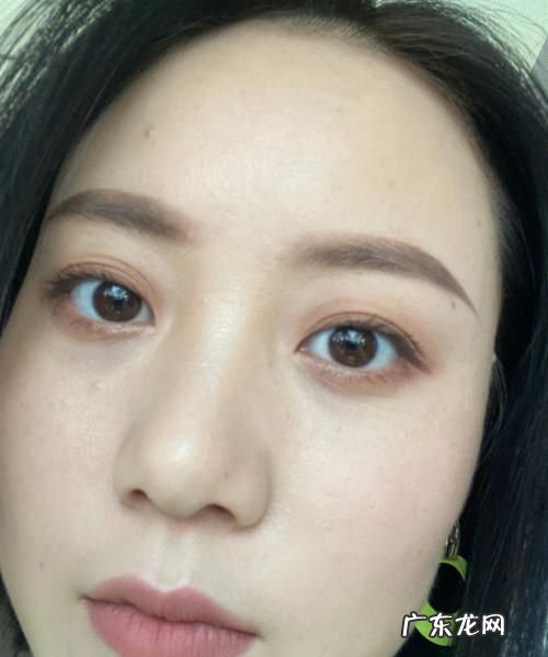 眼部干燥上妆卡粉有细纹如何上妆,眼部干燥缺水怎么办