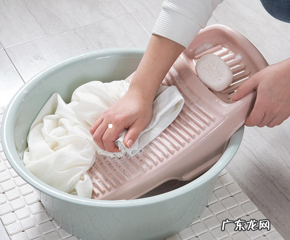 白裙子染色了怎么才能变白,白裙子染色了怎么洗掉