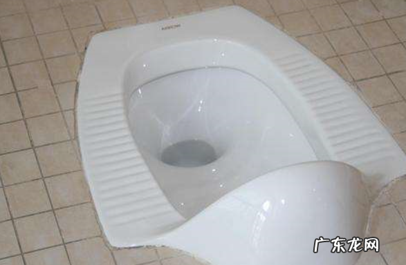 蹲式马桶脏了怎么洗,蹲便器如何清洗污垢