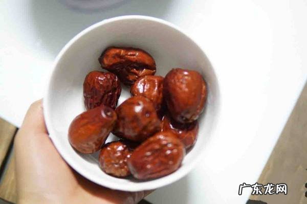 红糖桂圆鸡蛋的功效与作用,每天一碗桂圆红枣鸡蛋糖水的功效
