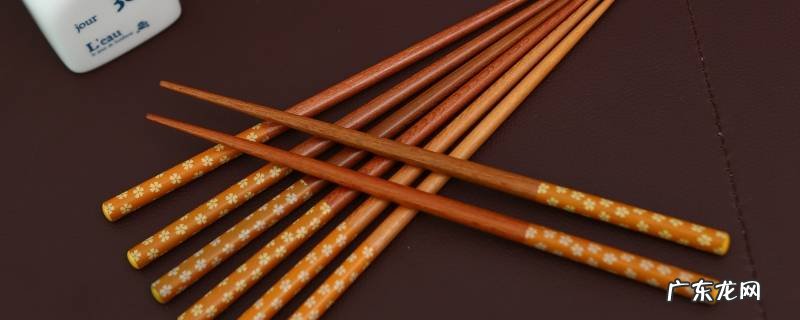 新筷子买来最正确的处理方法 新筷子买来最正确的处理方法盐水放多少盐