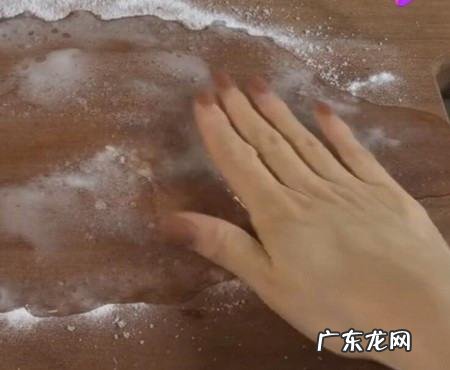 银杏木菜板上的霉斑怎么洗掉,案板上的霉斑怎么去除