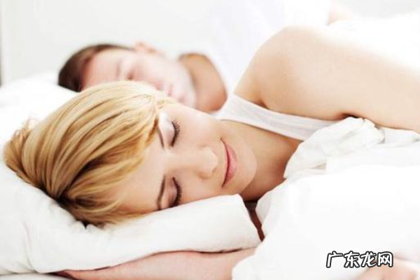 如何哄女朋友入眠,怎样哄女朋友睡觉的方法