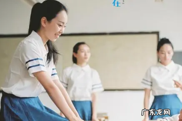 关于初一毕业的长句子,初中毕业赠言唯美句子给同学200字左右