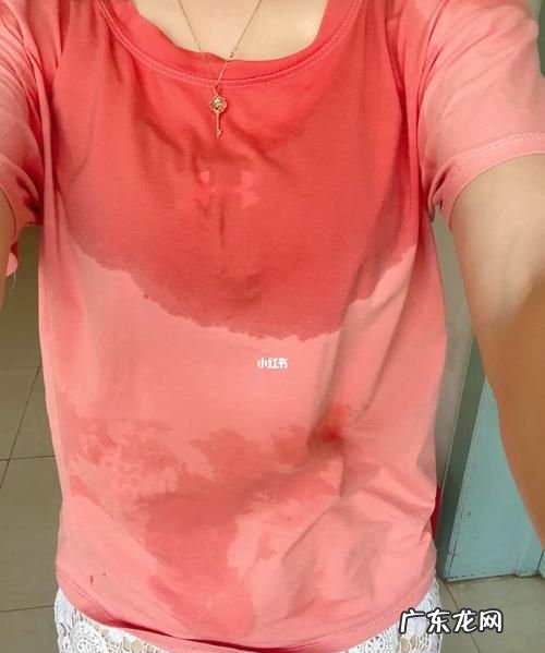 黑衣服出汗有白印怎么洗,衣服上的汗印怎么去掉