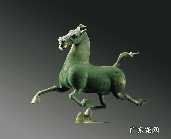 马踏飞燕出土于什么墓,马踏飞燕是在什么地方出土的