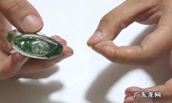 手上沾0怎么去除,粘到手上变硬了怎么办