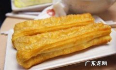家中最简单炸油条方法不用酵母粉,做油条可以不放酵母粉