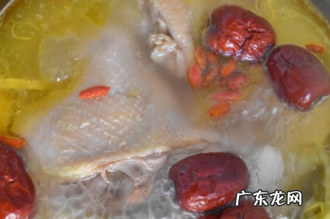 熬鸡汤的正确方法,炖鸡汤的红色长的是什么