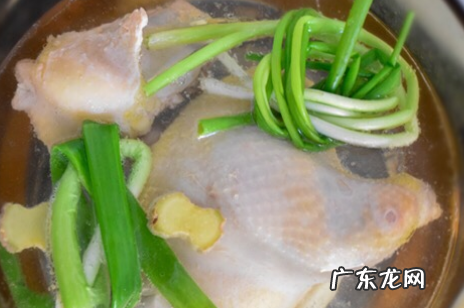熬鸡汤的正确方法,炖鸡汤的红色长的是什么