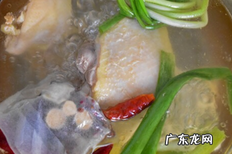 熬鸡汤的正确方法,炖鸡汤的红色长的是什么