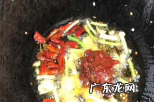炒方便面要放水,做炒面是先放水还是后放水好