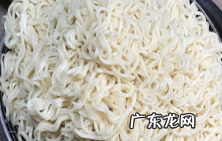炒方便面要放水,做炒面是先放水还是后放水好
