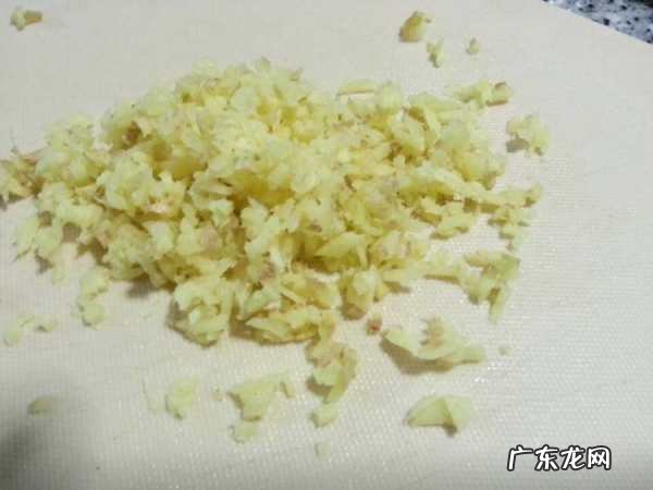 生姜红糖简单做法,红糖生姜水的做法生姜需要去皮
