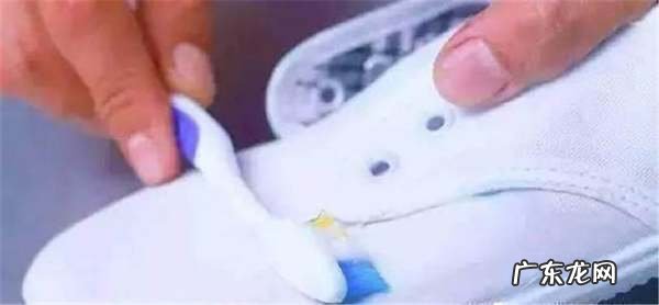 怎样清理鞋底试穿磨损痕迹,鞋底侧面有划痕怎么修复