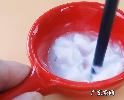 怎样清理鞋底试穿磨损痕迹,鞋底侧面有划痕怎么修复