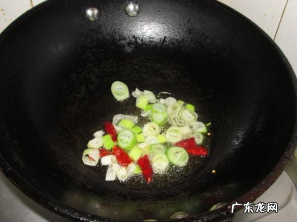 西芹炒多久才算熟,芹菜炒多久能熟
