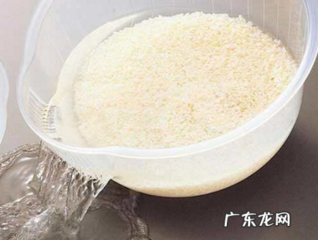 白色衣服泛黄如何清洗,白色衣服泛黄了怎么洗白