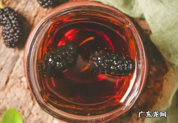 干桑葚黄酒比例,一斤干桑葚泡几斤白酒放多少冰糖合适