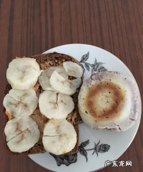 衣服上上有油齁味怎么去除,衣服有油味怎么去除妙招